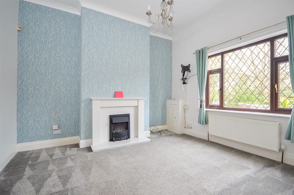 Property photo 1 of 12 Living Room