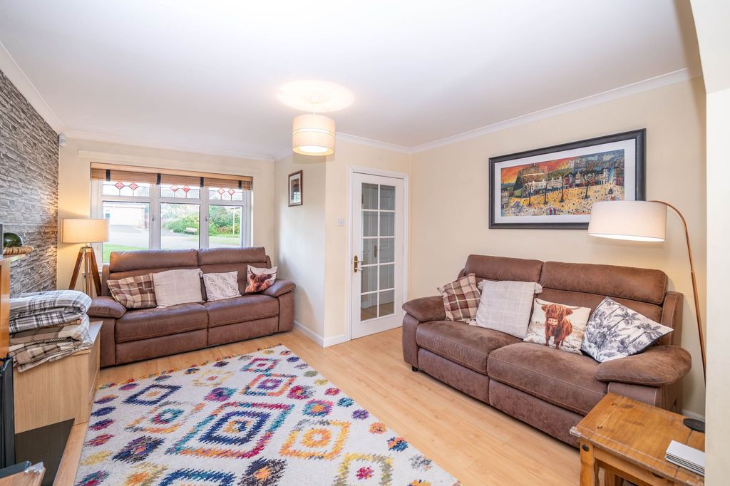 Property photo 2 of 30