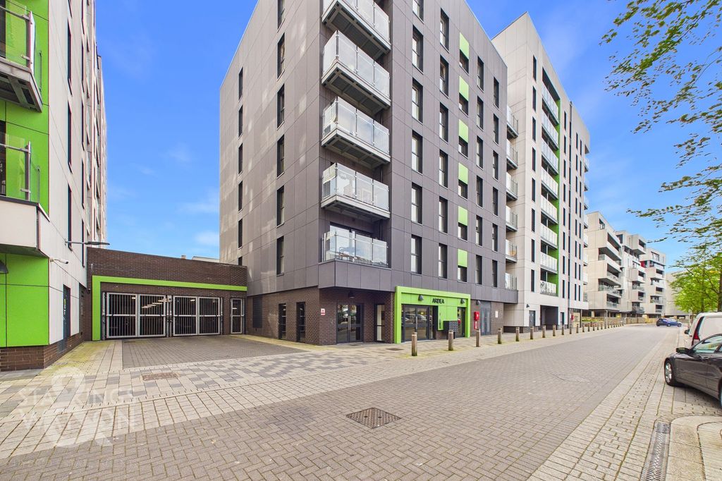 Property photo 1 of 17