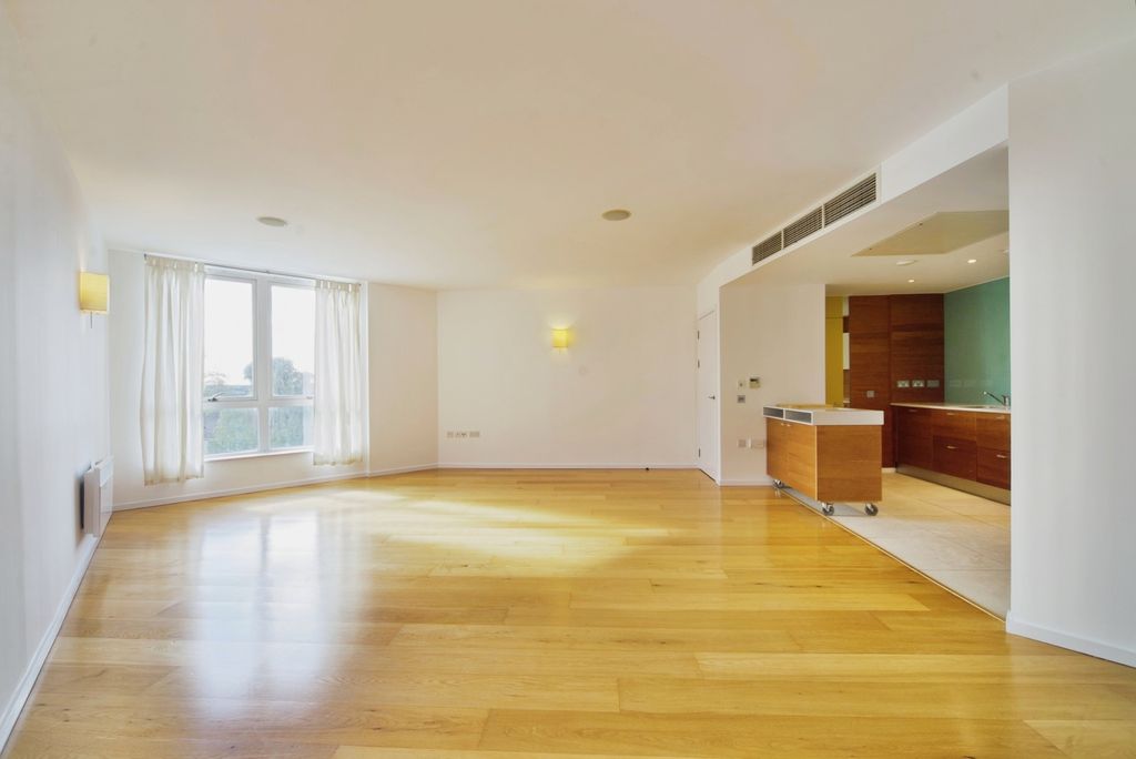 Property photo 2 of 16 Photo