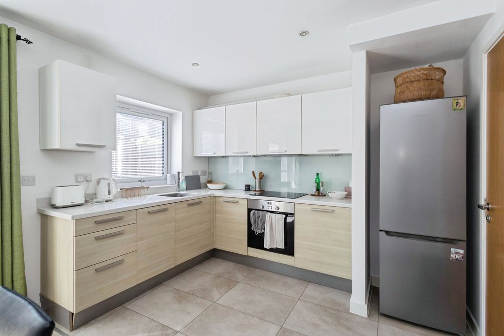Property photo 3 of 16 Pbox-Img.Jpg