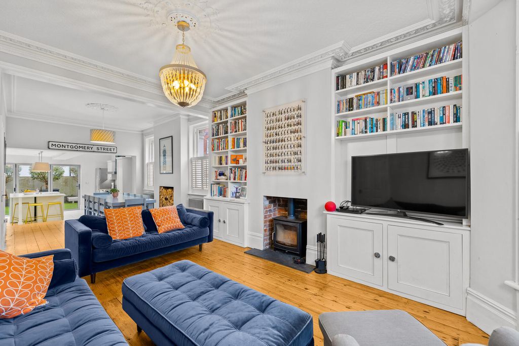 Property photo 3 of 21 Living Room