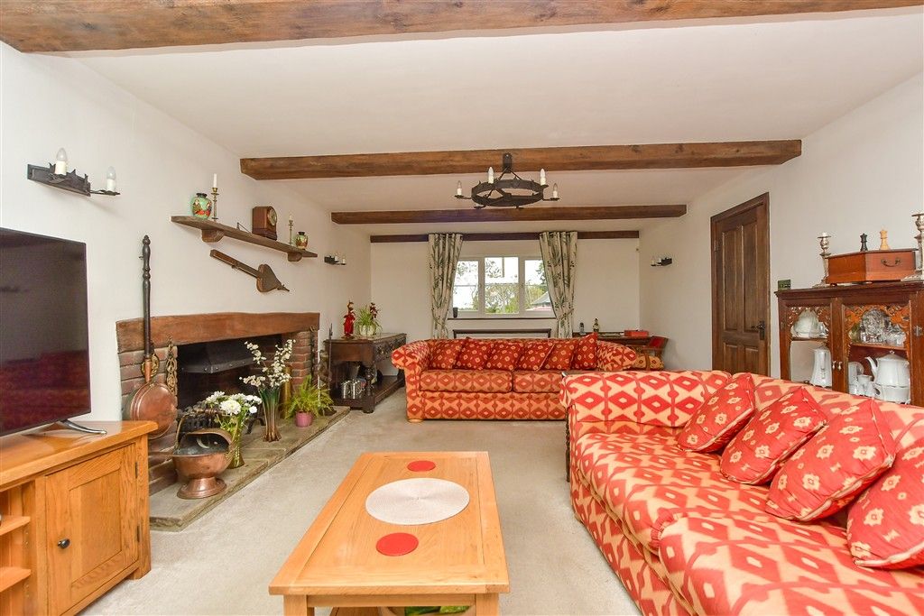 Property photo 3 of 14 Lounge