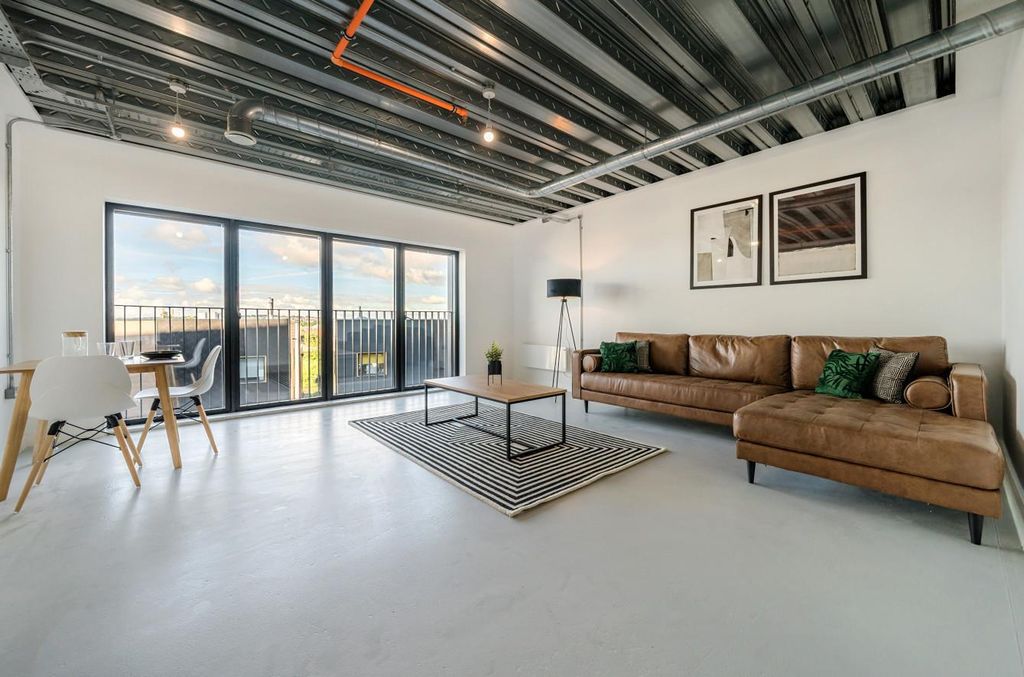 Property photo 3 of 10 8Uajv1Oat0Ifqkda36Crpg.Jpg