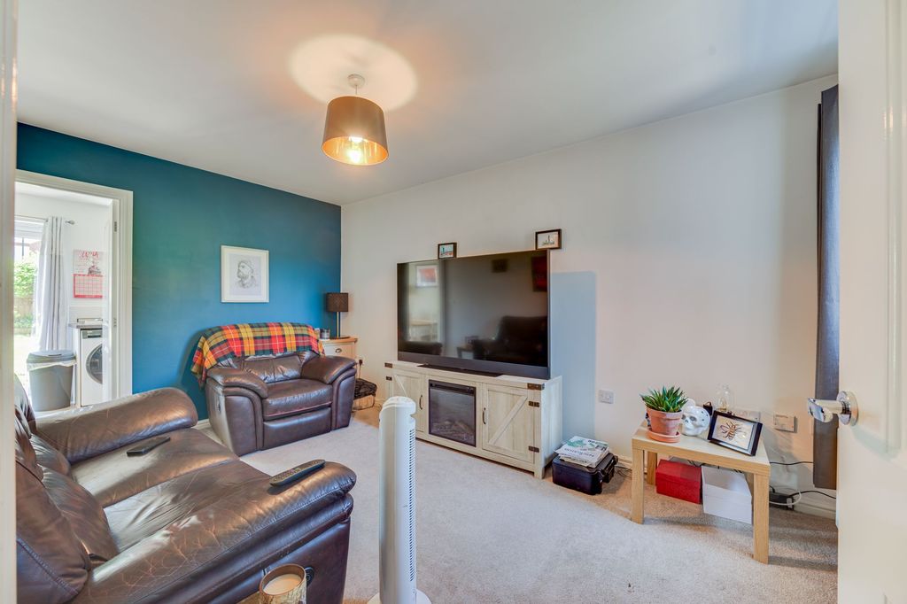 Property photo 3 of 23