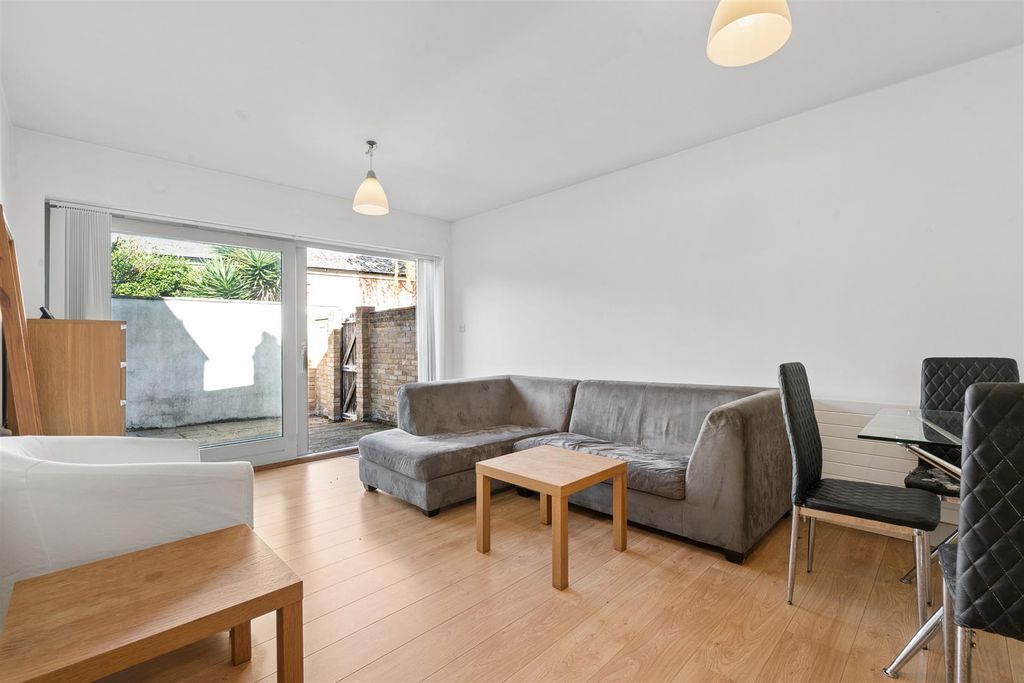 Property photo 2 of 8
