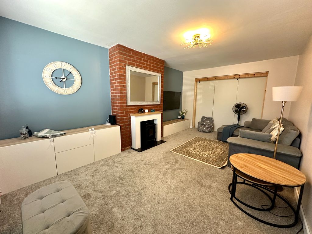 Property photo 2 of 27