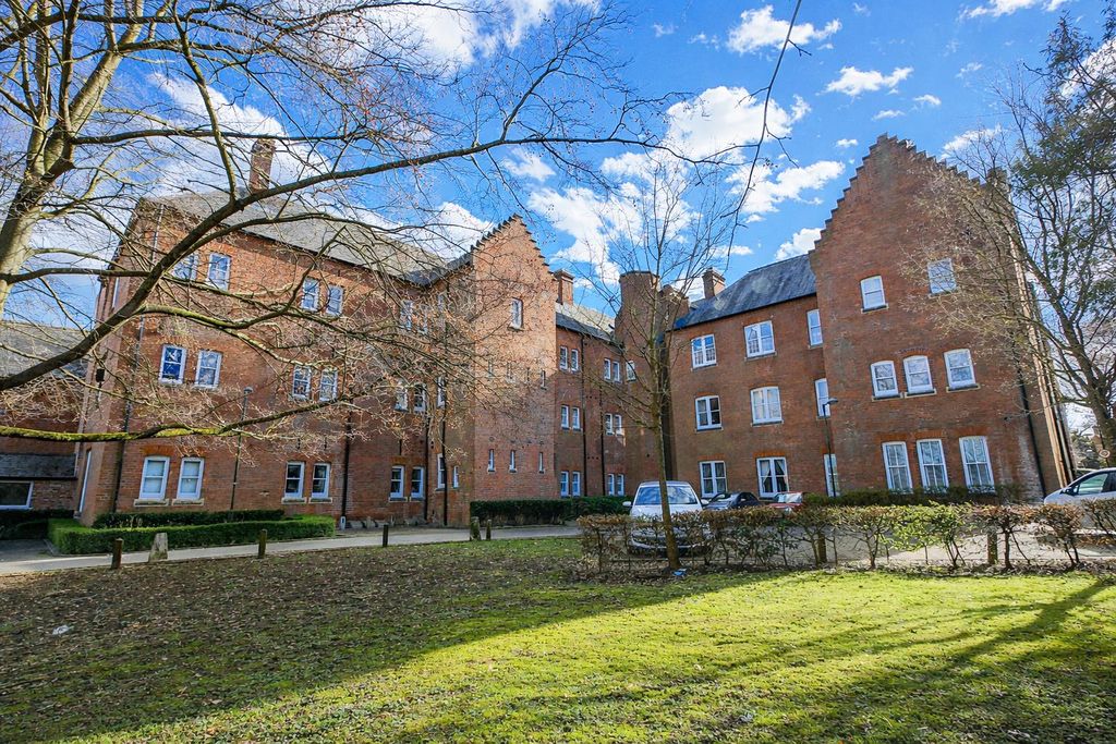 Property photo 1 of 14 Approach