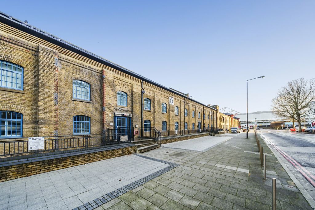 Property photo 1 of 8 2470480
