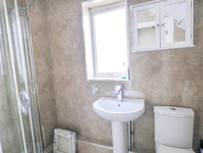 Property photo 2 of 4 37 King Bathroom.Png