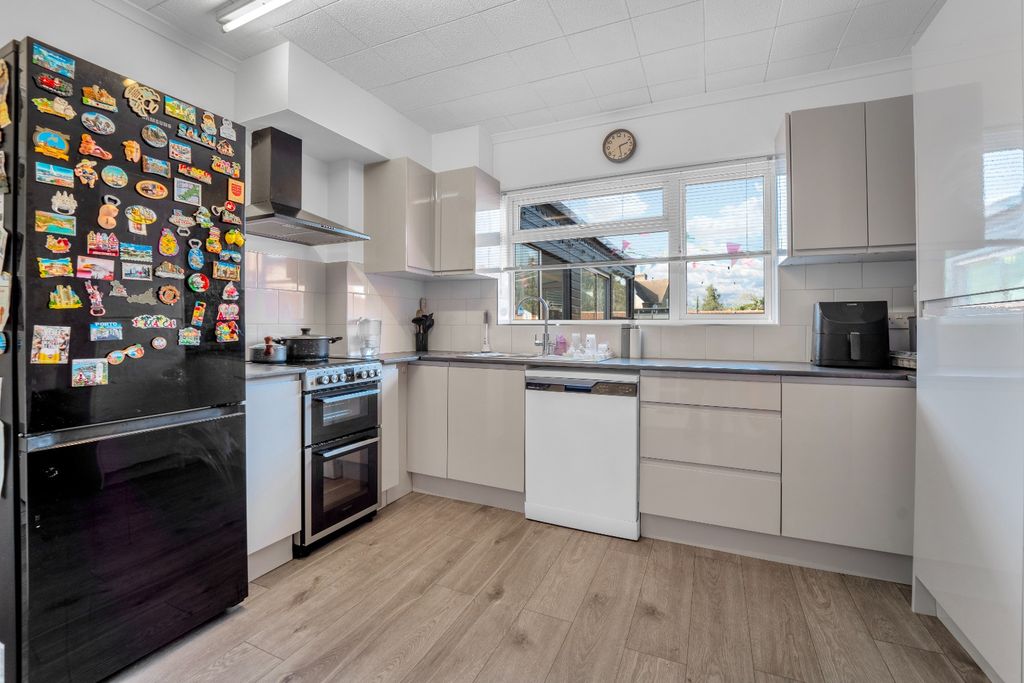 Property photo 3 of 15 4963094