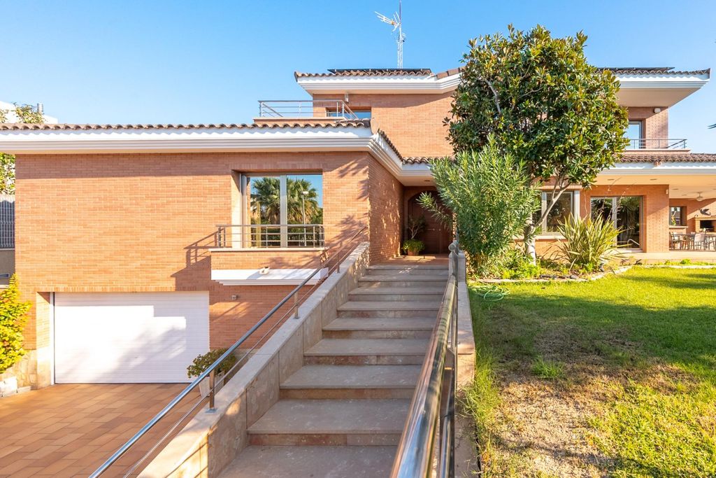 Property photo 2 of 70