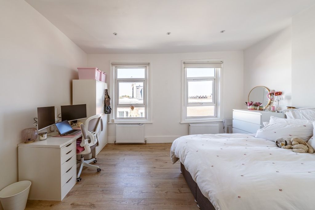 Property photo 3 of 16 1