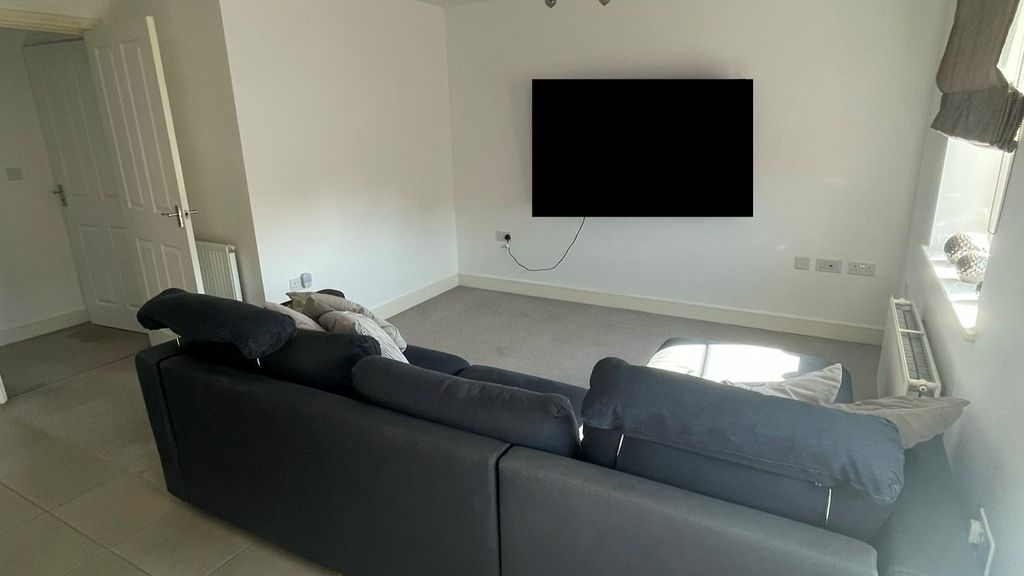 Property photo 2 of 9 Lansbury Road - 2 Bedroom 3.Jpg