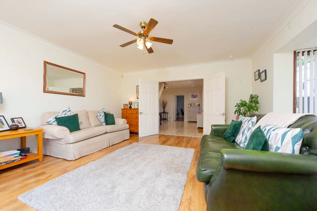 Property photo 3 of 64