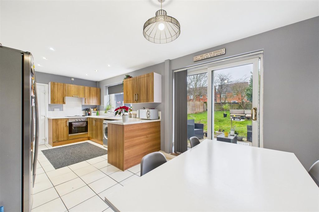 Property photo 3 of 12 Kitchen Diner