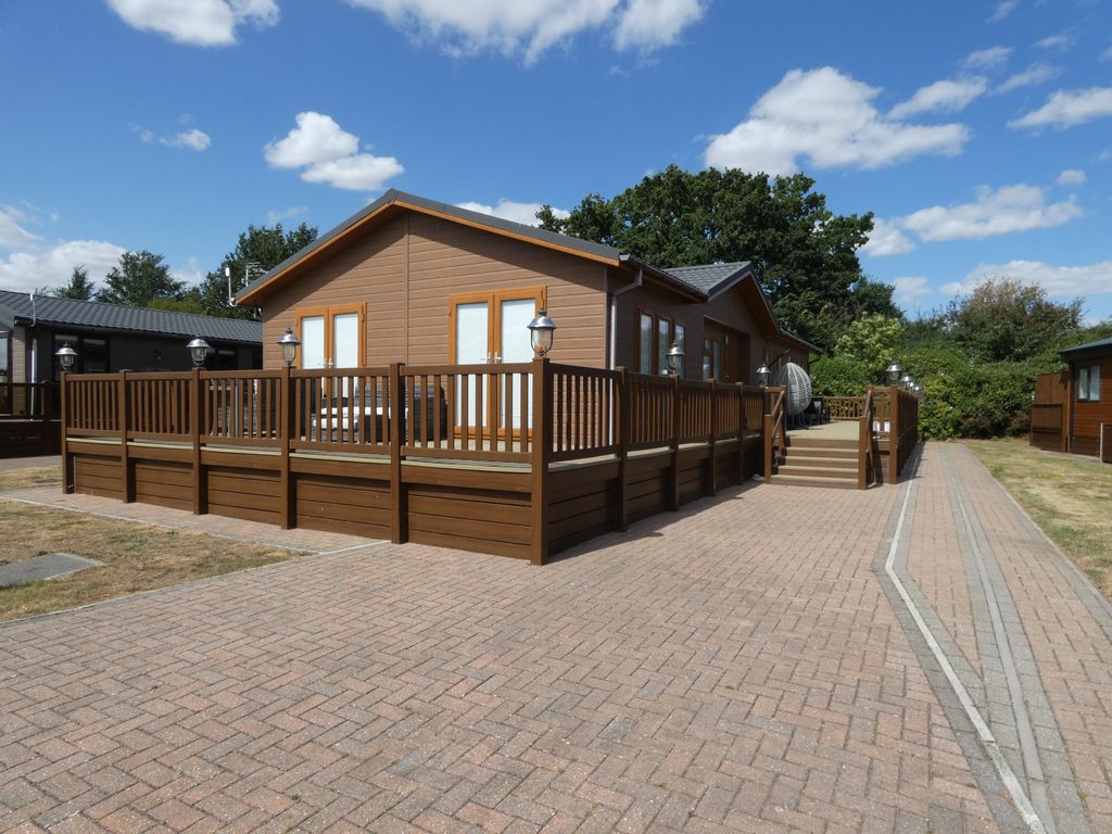 Property photo 1 of 7 2 Bedroom Lodge For Sale