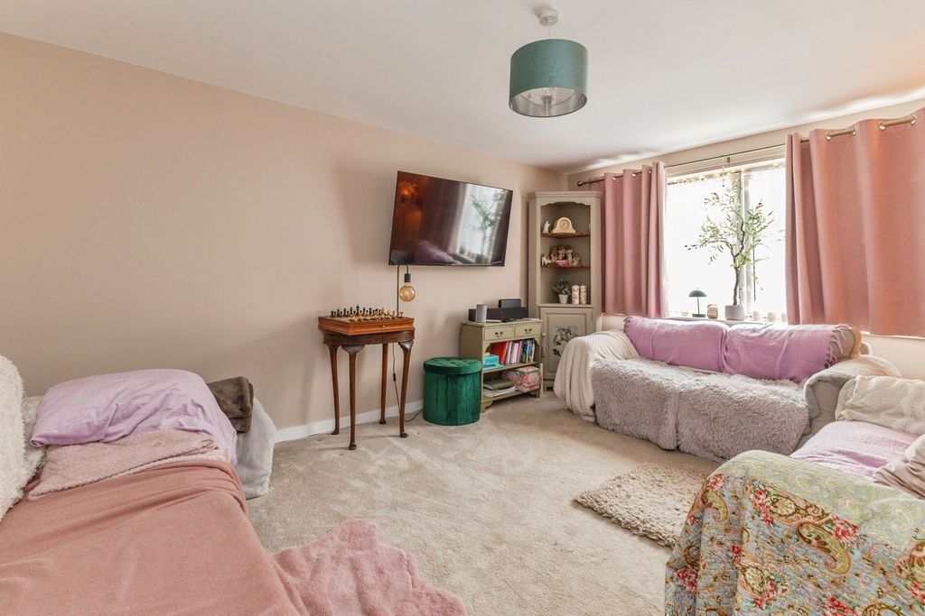 Property photo 3 of 19 Pbox-Img.Jpg