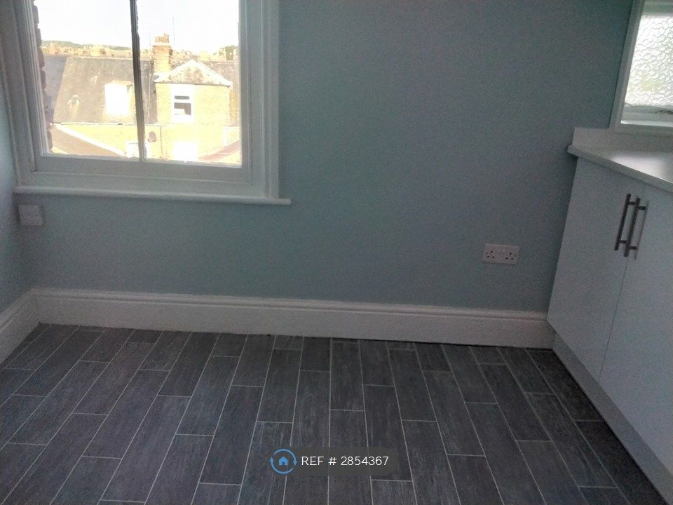 Property photo 2 of 25