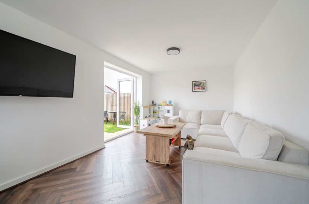 Property photo 3 of 31 1479741-19-6A32d2B34Be4E