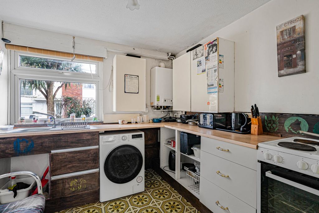 Property photo 3 of 16 Kitchen