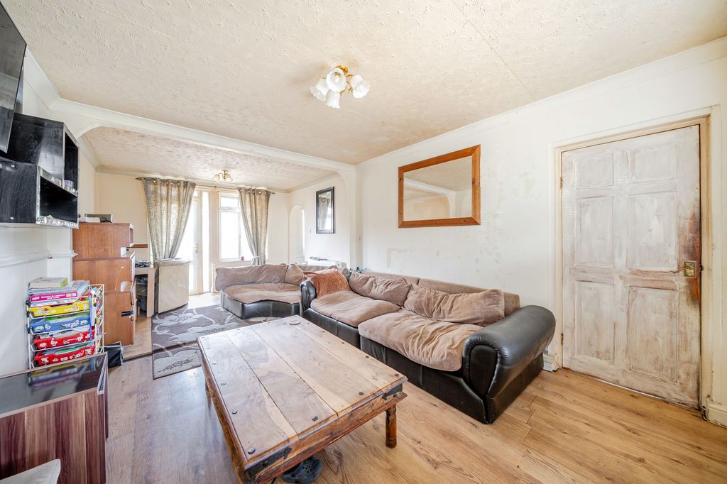 Property photo 3 of 12