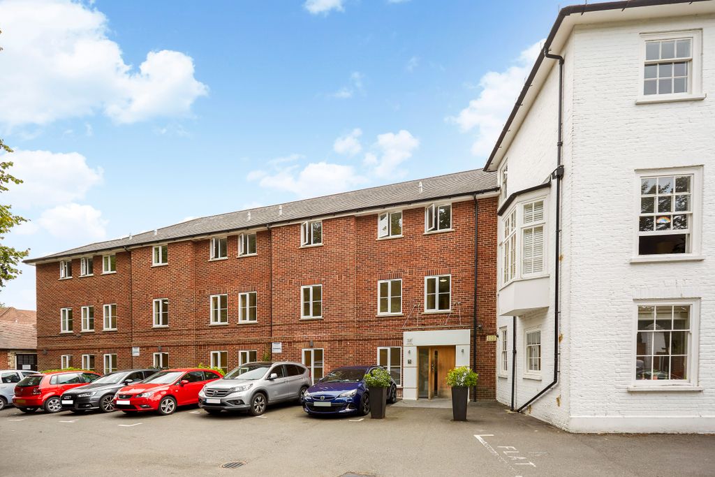 Property photo 1 of 11 11 The Newlands Fpz2