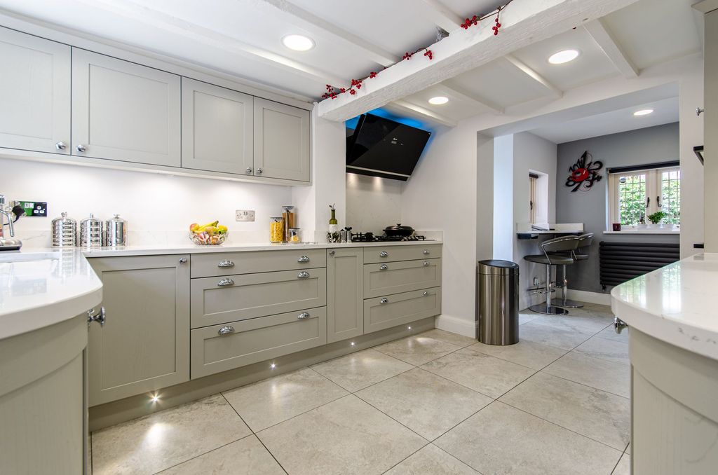 Property photo 2 of 41