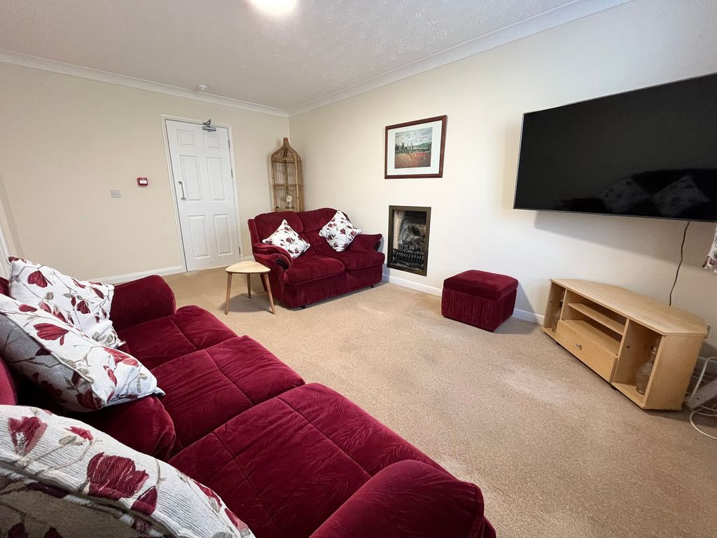 Property photo 3 of 12