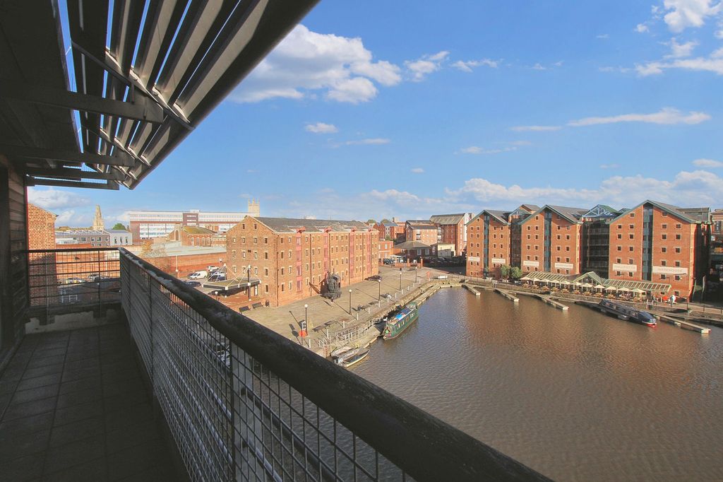 Property photo 1 of 9 Photo 7