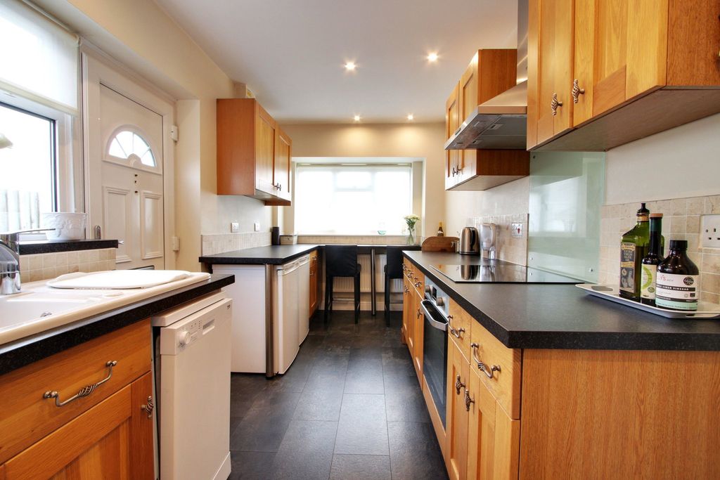 Property photo 2 of 31