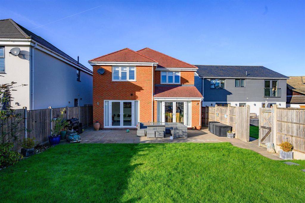 Property photo 2 of 25 Back