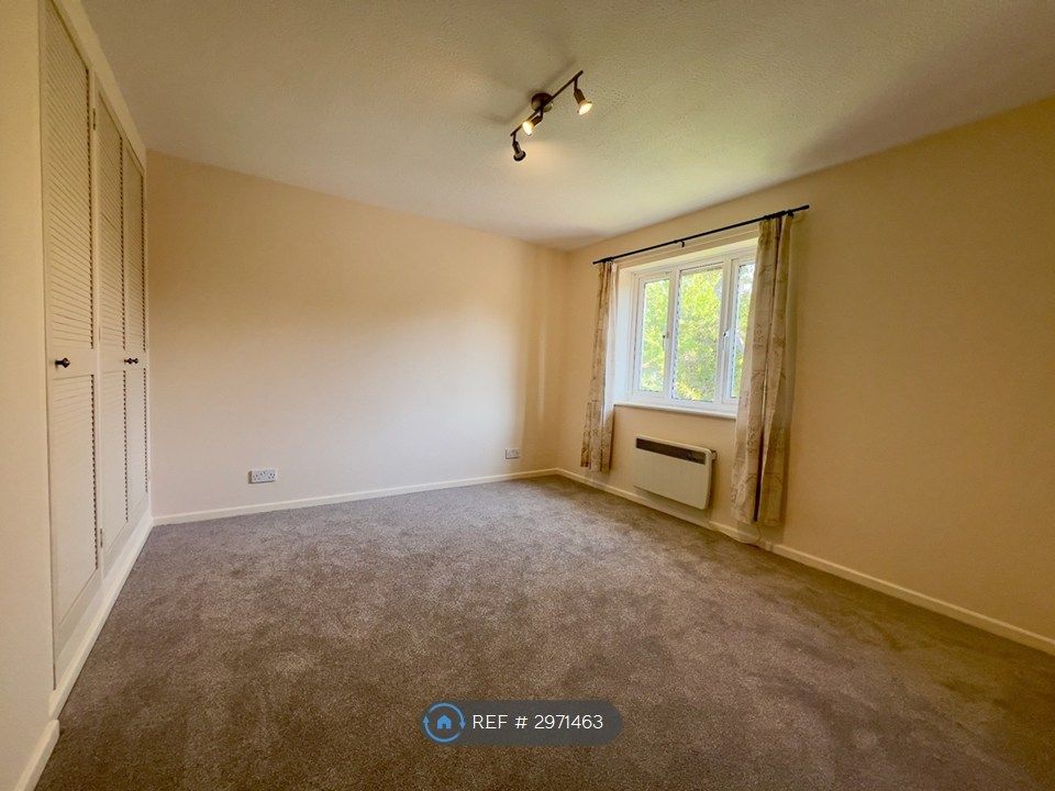 Property photo 2 of 10 Bedroom