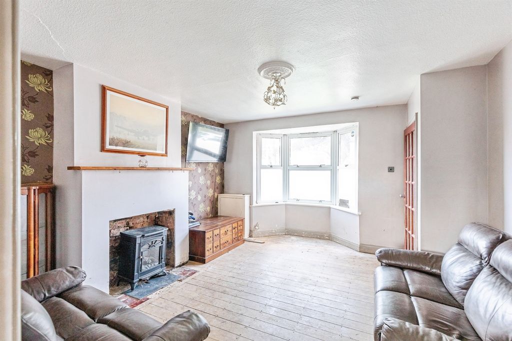 Property photo 2 of 16