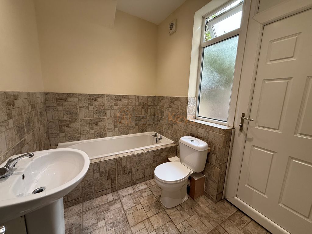 Property photo 3 of 4 Max 2