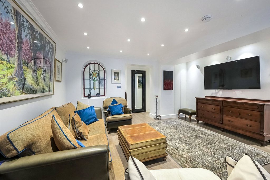 Property photo 2 of 11