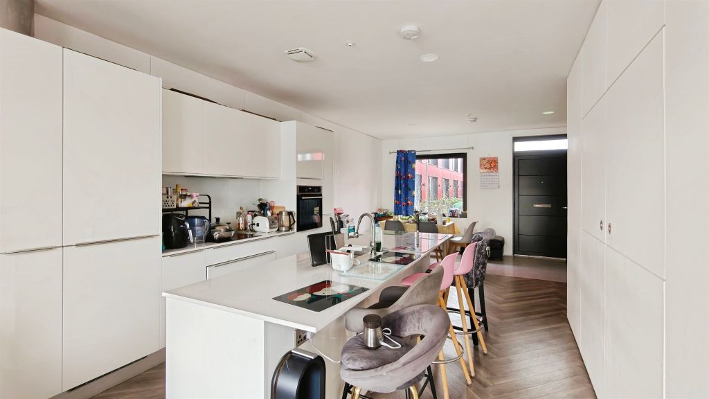 Property photo 3 of 16