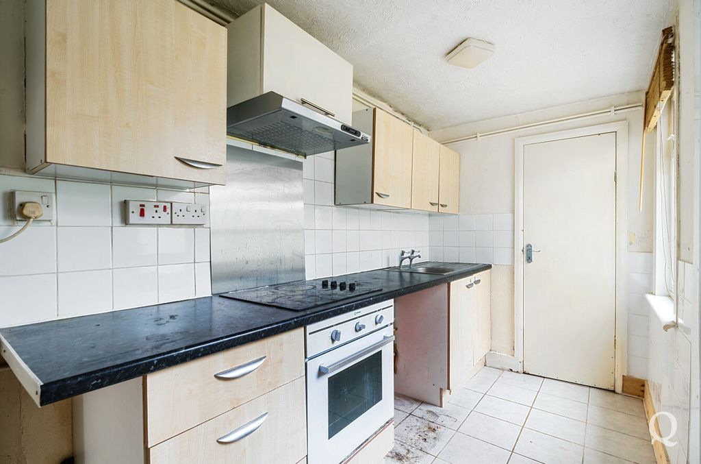 Property photo 3 of 21 4B0297d8-73c2-411...
