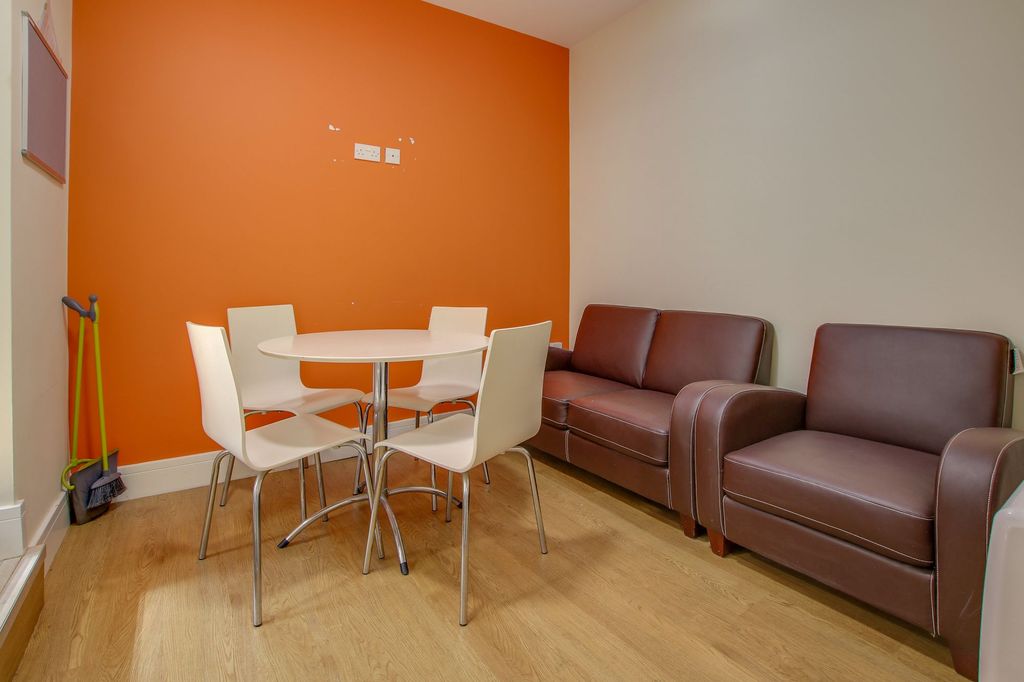 Property photo 2 of 10 Lounge