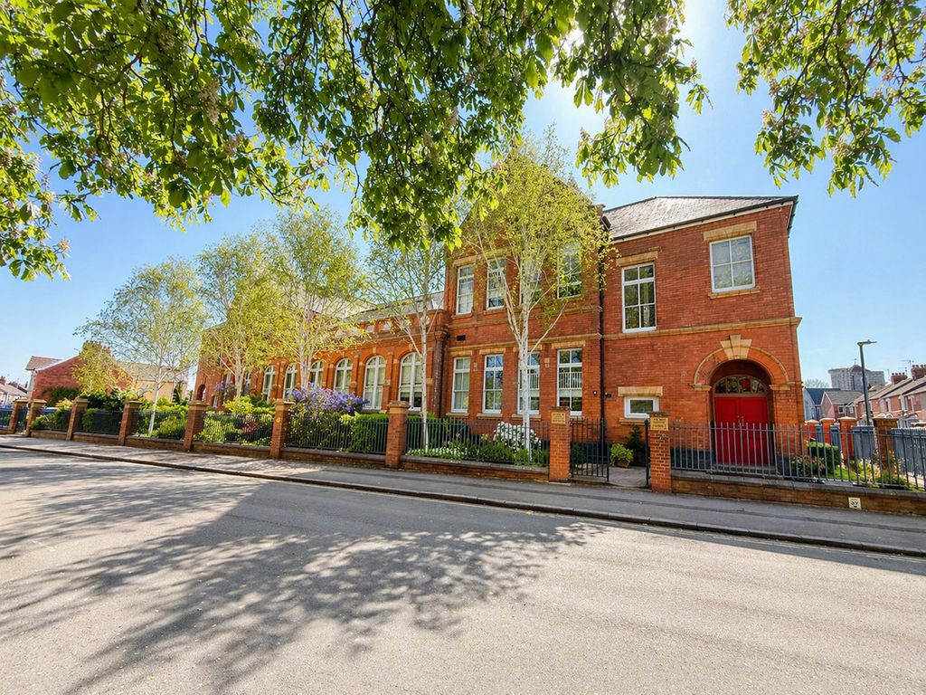 Property photo 1 of 12