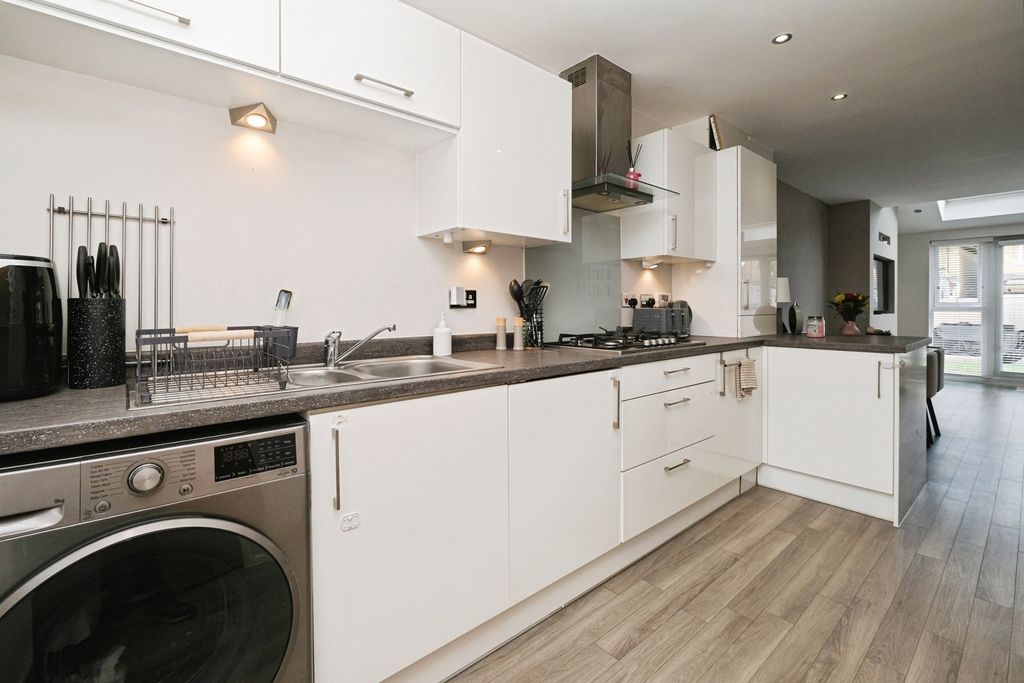 Property photo 3 of 19 Pbox-Img.Jpg