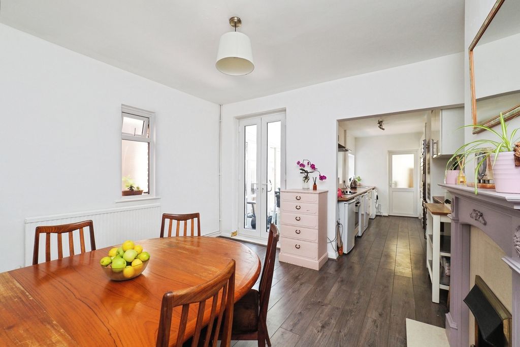 Property photo 2 of 20 Pbox-Img.Jpg