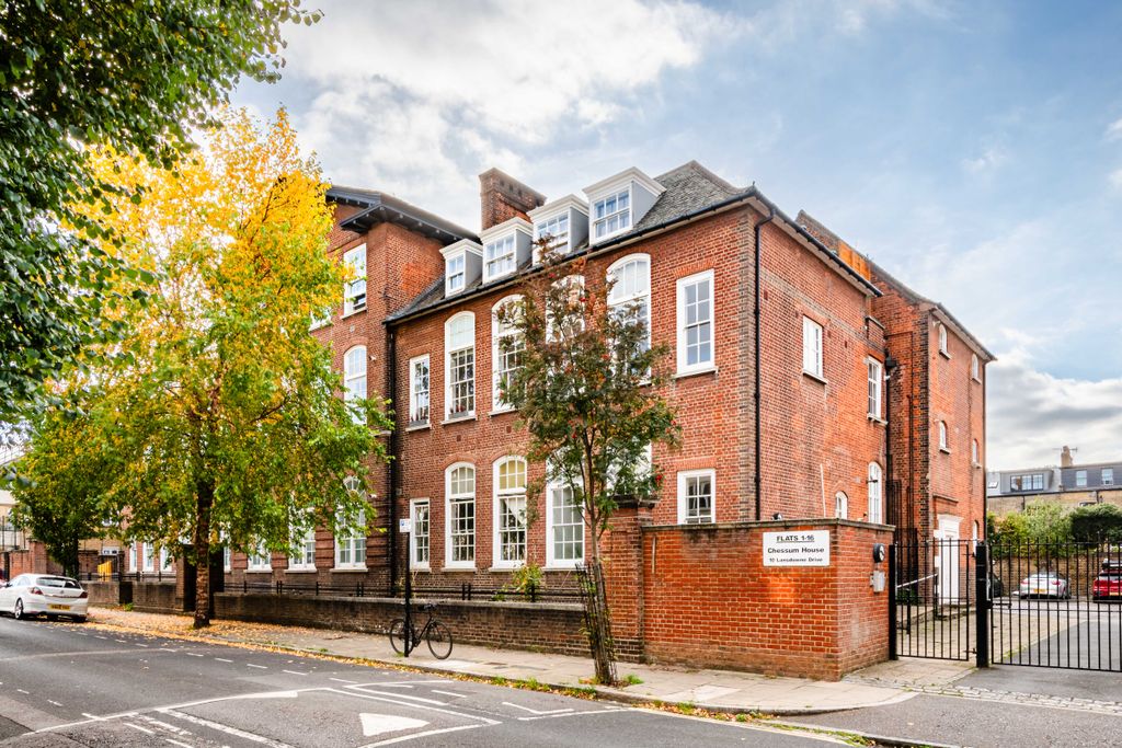 Property photo 1 of 11 Chessum Hse - 1