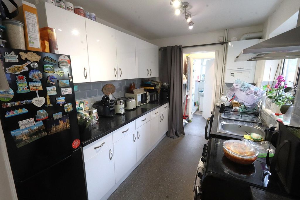 Property photo 3 of 12 Kitchen