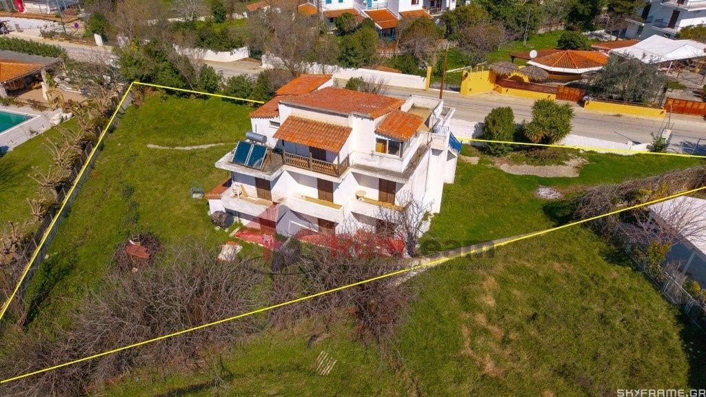 Property photo 2 of 25