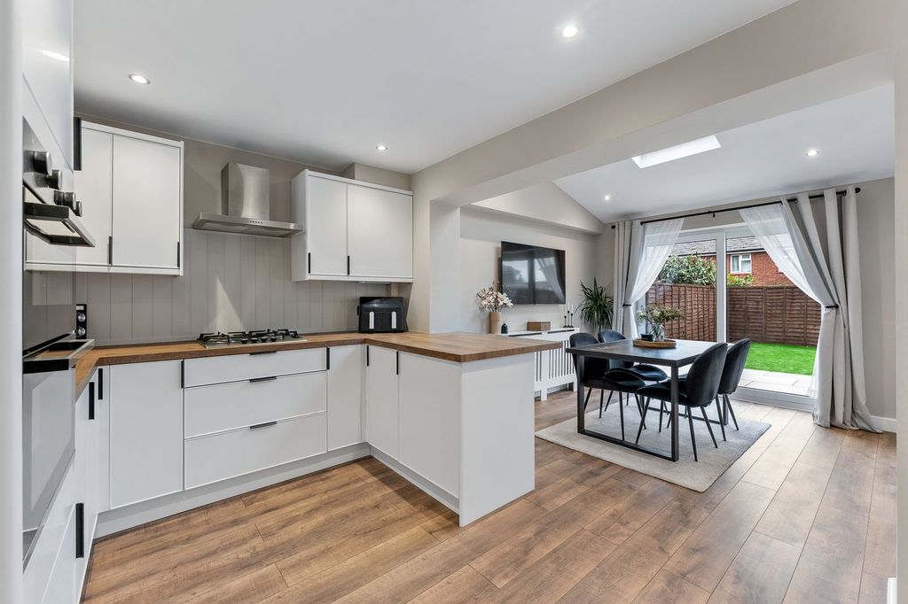 Property photo 2 of 42