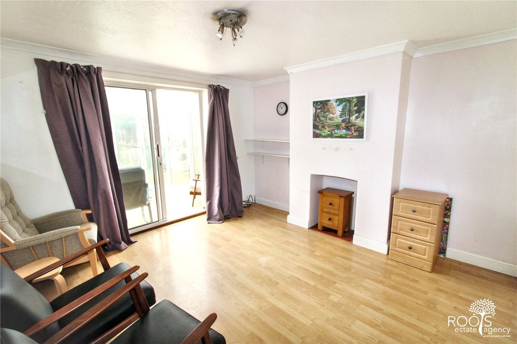 Property photo 3 of 10 Dining Room