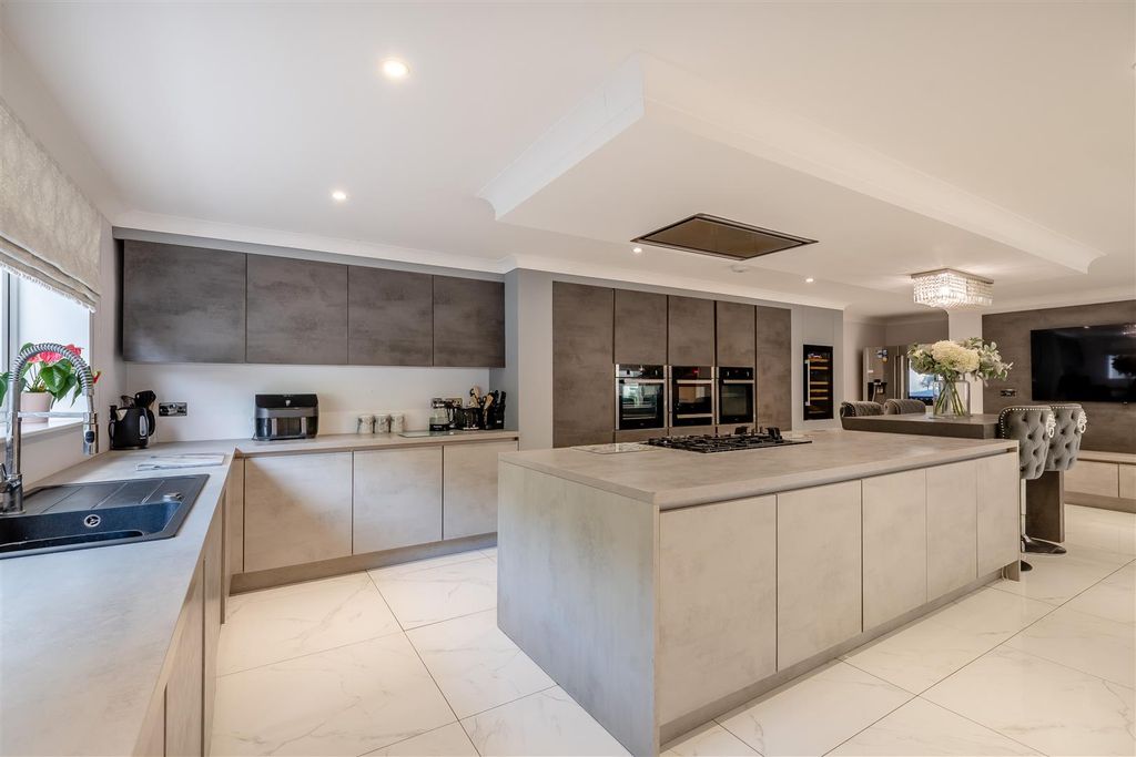 Property photo 2 of 37 8656787-Interior41.Jpg