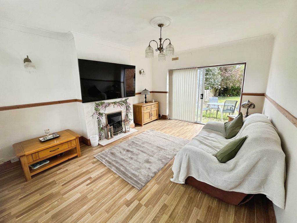 Property photo 2 of 13 Lounge