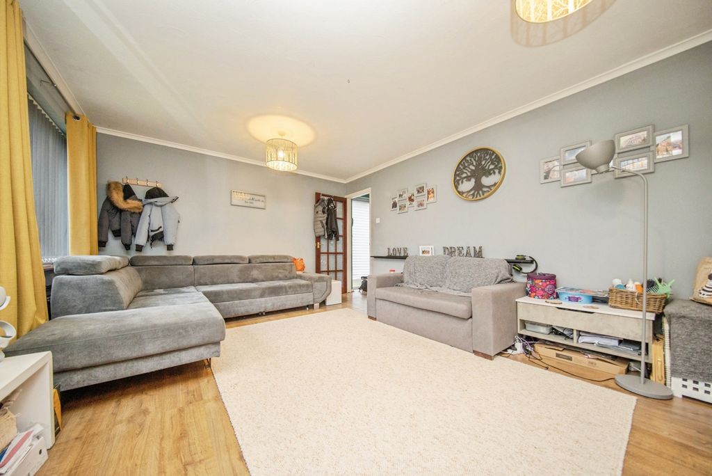 Property photo 3 of 18 Pbox-Img.Jpg